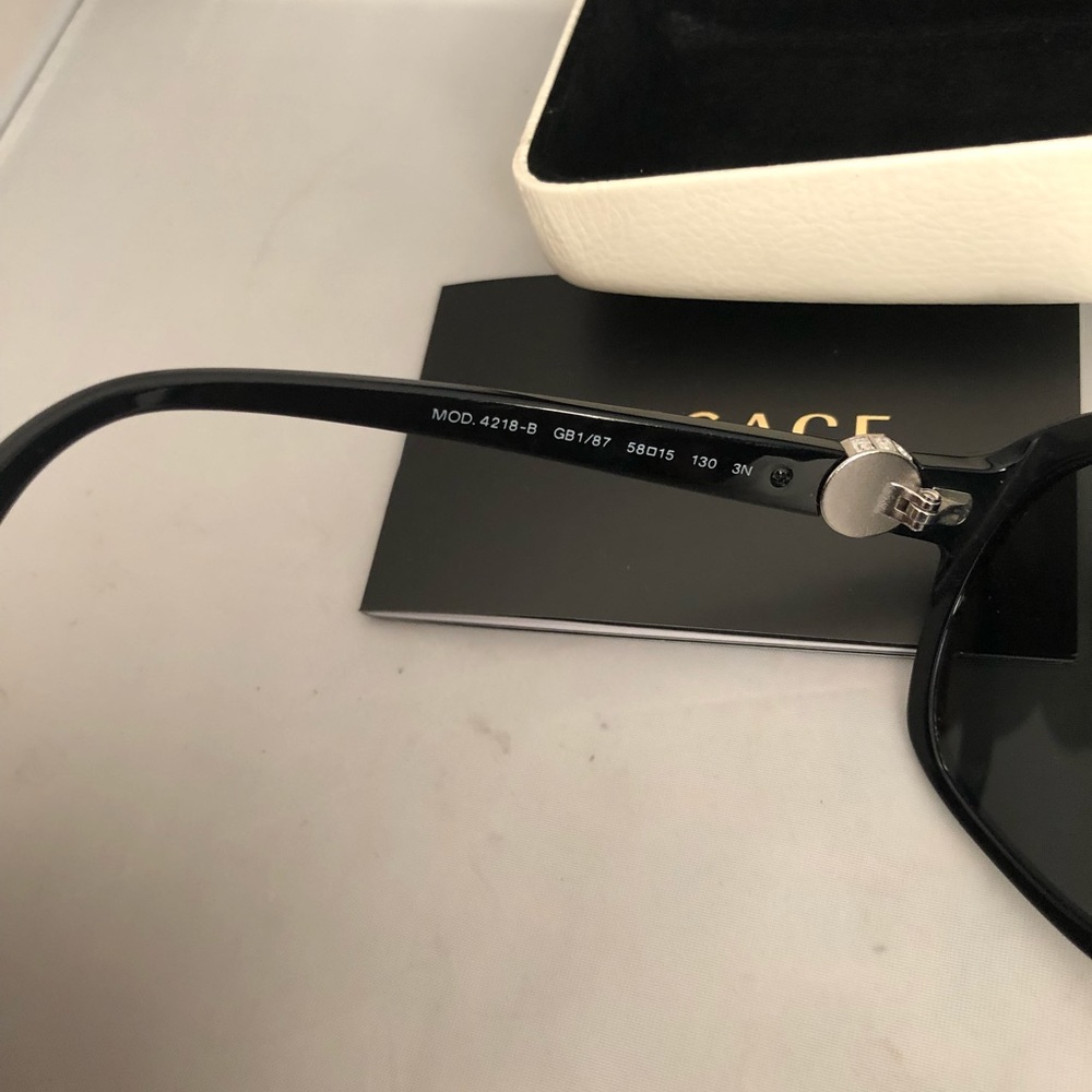 Versace sunglasses 4218B BLACK GB1/87 58MM 15 130 - Picture 4 of 8